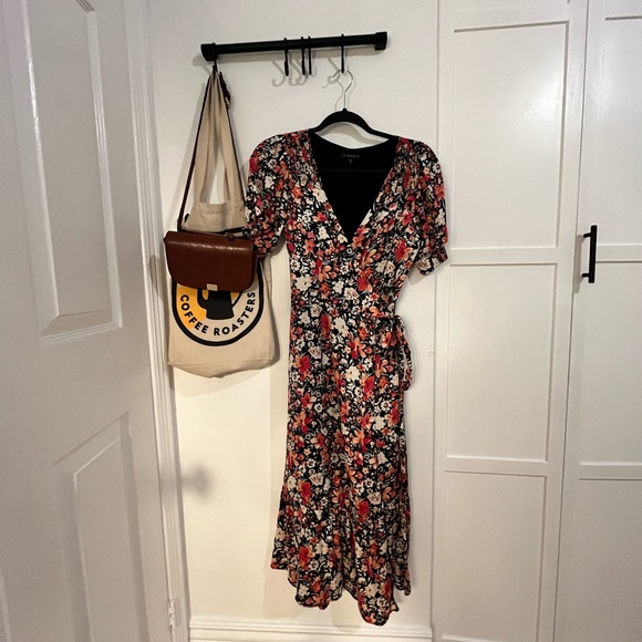 Dynamite Floral wrap dress - Picture 6 of 6